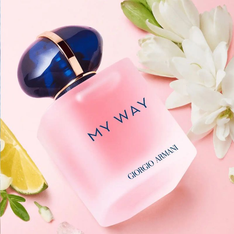 Mỗi tầng hương trong Giorgio Armani My Way Floral EDP đều mang một th&ocirc;ng điệp ri&ecirc;ng, như những nốt nhạc h&ograve;a quyện tạo n&ecirc;n bản nhạc ngọt ng&agrave;o của x&uacute;c cảm.
