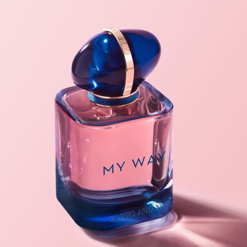Giorgio Armani My Way Intense EDP không chỉ dừng lại ở hương thơm, mà còn là hành trình trải nghiệm cảm xúc, khẳng định phong cách và bản lĩnh của mỗi người phụ nữ.