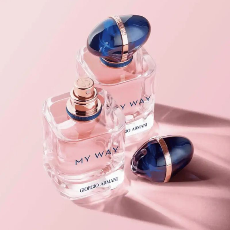 Kh&ocirc;ng chỉ tỏa s&aacute;ng bằng hương thơm, Giorgio Armani My Way EDP c&ograve;n g&acirc;y ấn tượng bởi thiết kế tinh xảo. Chai nước hoa mang d&aacute;ng vẻ thanh lịch, hiện đại nhưng vẫn gợi nhớ đến những gi&aacute; trị vĩnh cửu.
