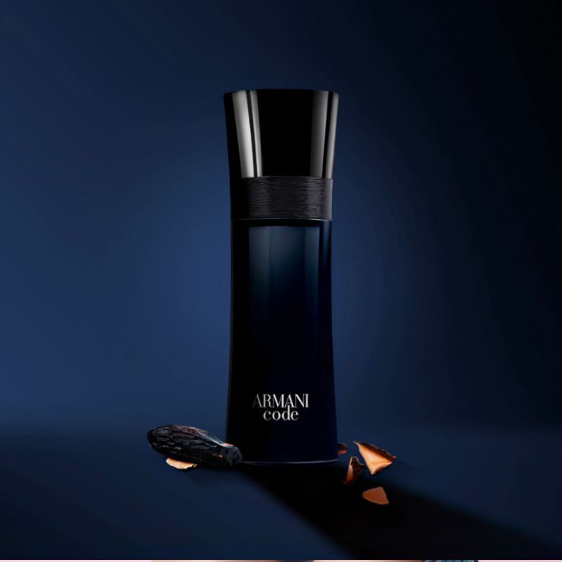Không chỉ nổi bật nhờ hương thơm, Armani Code For Men EDT còn gây ấn tượng mạnh với thiết kế sang trọng.