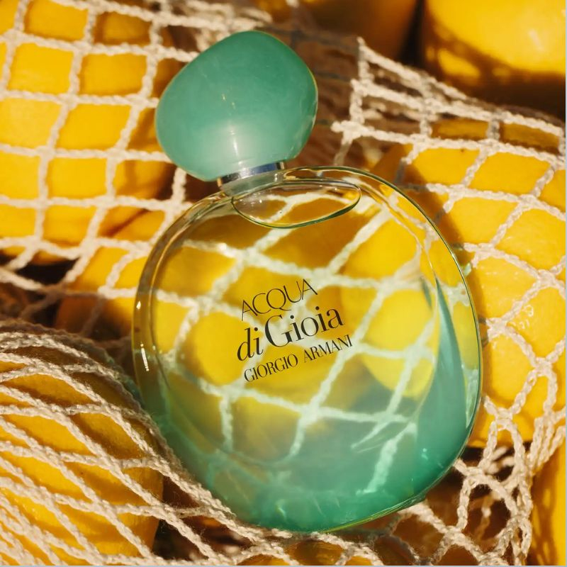 Kh&ocirc;ng chỉ g&acirc;y ấn tượng bởi hương thơm, Nước hoa Giorgio Armani Acqua di Gioia EDP c&ograve;n sở hữu thiết kế tinh tế v&agrave; sang trọng.