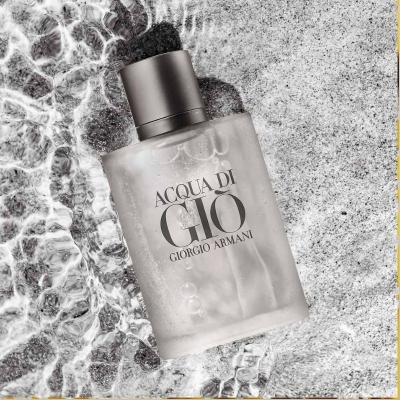 Không chỉ nổi bật ở hương thơm, Nước Hoa Giorgio Armani Acqua Di Gio For Men EDT còn chinh phục phái mạnh bởi thiết kế chai mang đậm tính thẩm mỹ.