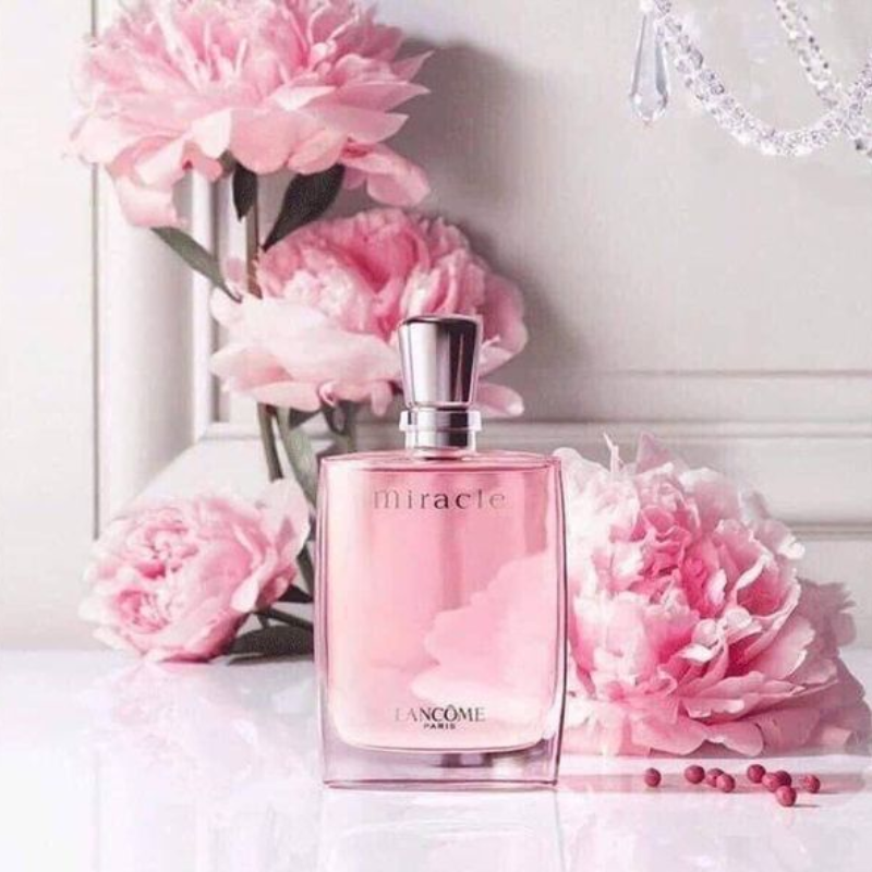 Nước hoa Lancôme Miracle EDP mang đến bí quyết mùi hương hoàn hảo của hoa tươi và trái cây ngào ngạt