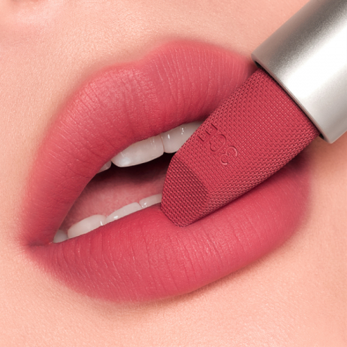 Copy of Cashmere Hug Lipstick_Lip Swatch_05 Cozy Whisper_BULLET