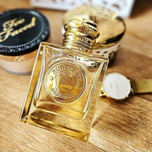 Burberry-Goddess-Parfum-huong-thom-cuon-hut