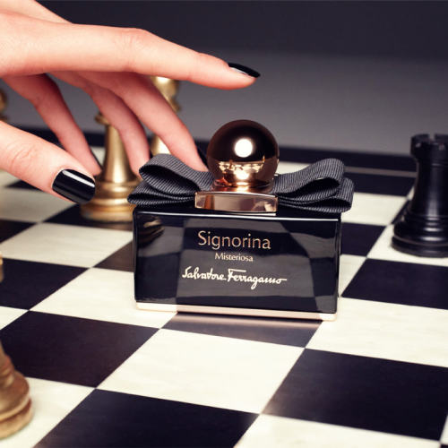 Salvatore-Ferragamo-Signorina-Misteriosa-EDP-thiet-ke-sang-trong